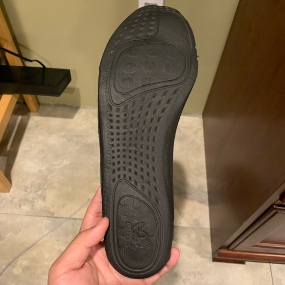 Black static yeezys - Picture 6 of 10